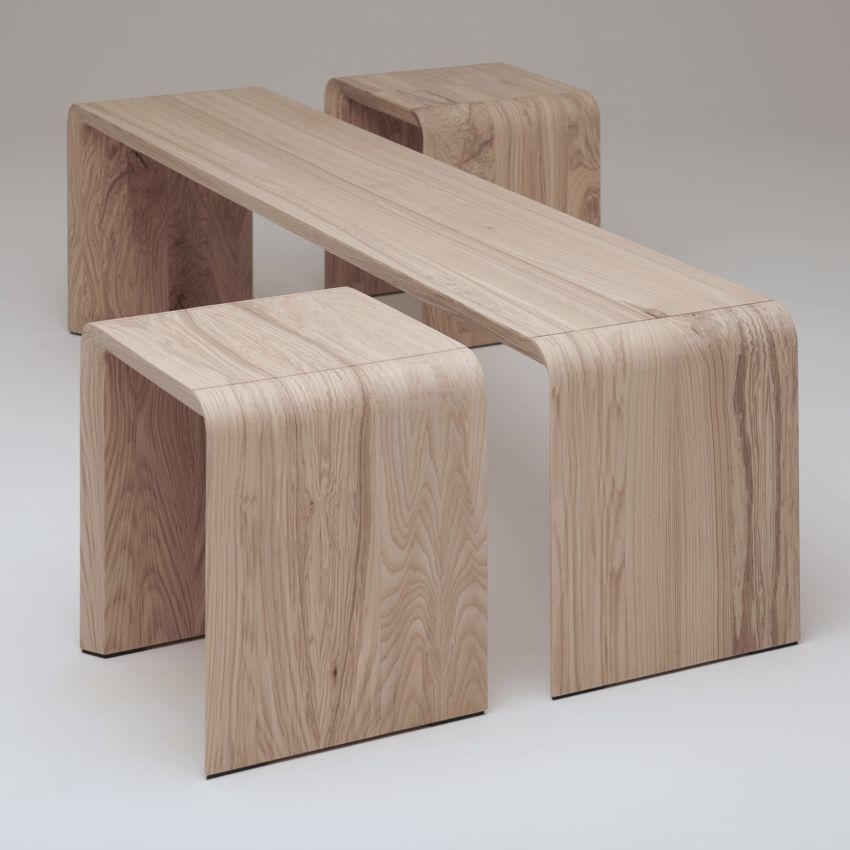 'Staples' tafel, kruk en bank. Doorlopende massief houten planken in karakteristieke design vorm